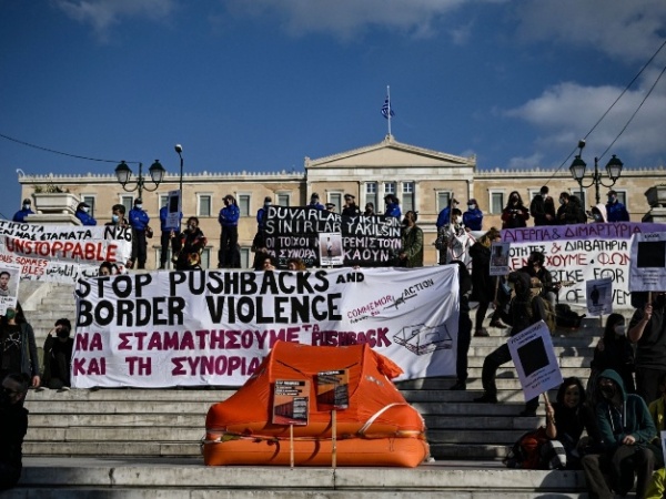 Hundreds demonstrate against Greece’s migrant pushbacks.
